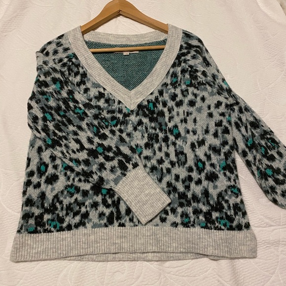 LOFT Sweater - Picture 2 of 5